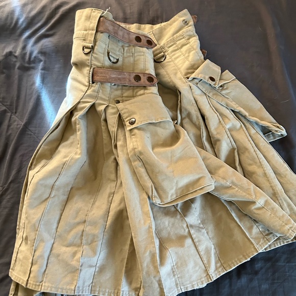 Men’s Unbranded Kilt 2XL Khaki Leather Straps Utility Kilt - Picture 5 of 9